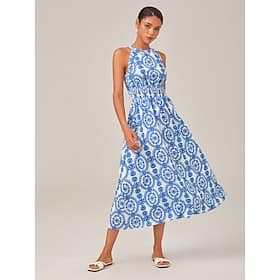 Resort-Style Halter Maxi Dress With A Fitted Waist